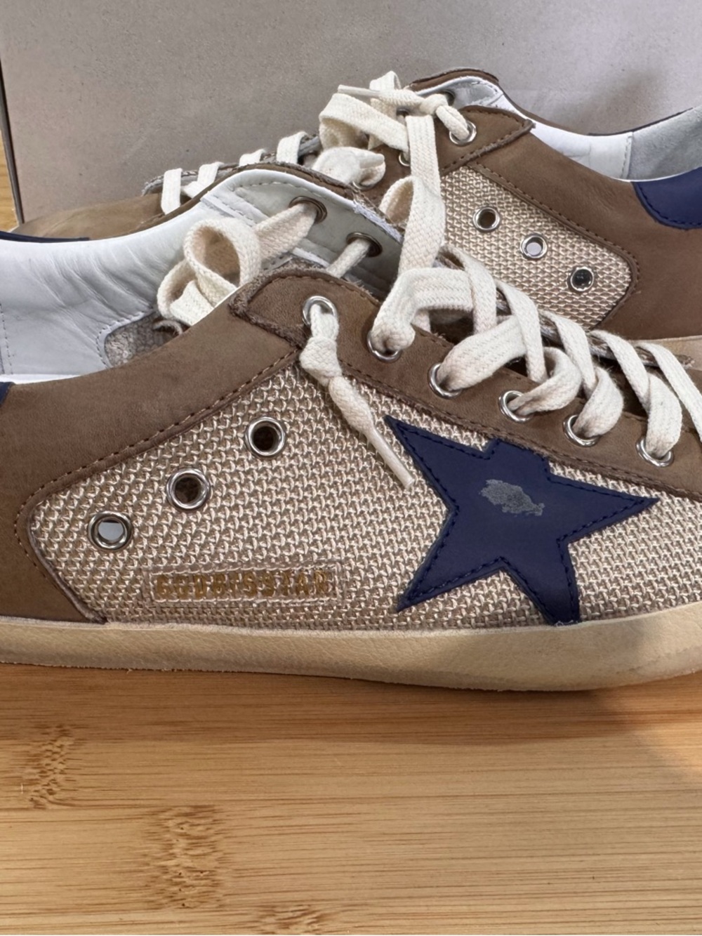 Golden Goose Box with Milk/Taupe/Dark Blue Label - Picture 7 of 9